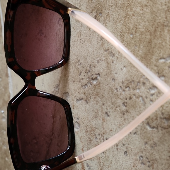 Tahari Tortoise Shell Oversized Sunglasses - Picture 3 of 12